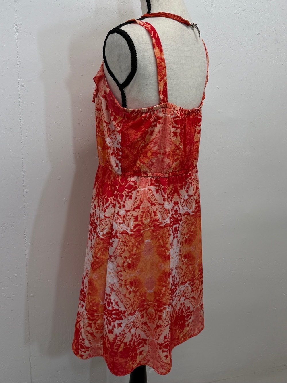 Red Patterned Ruffle-Neck Sleeveless Dress - Picture 2 of 13
